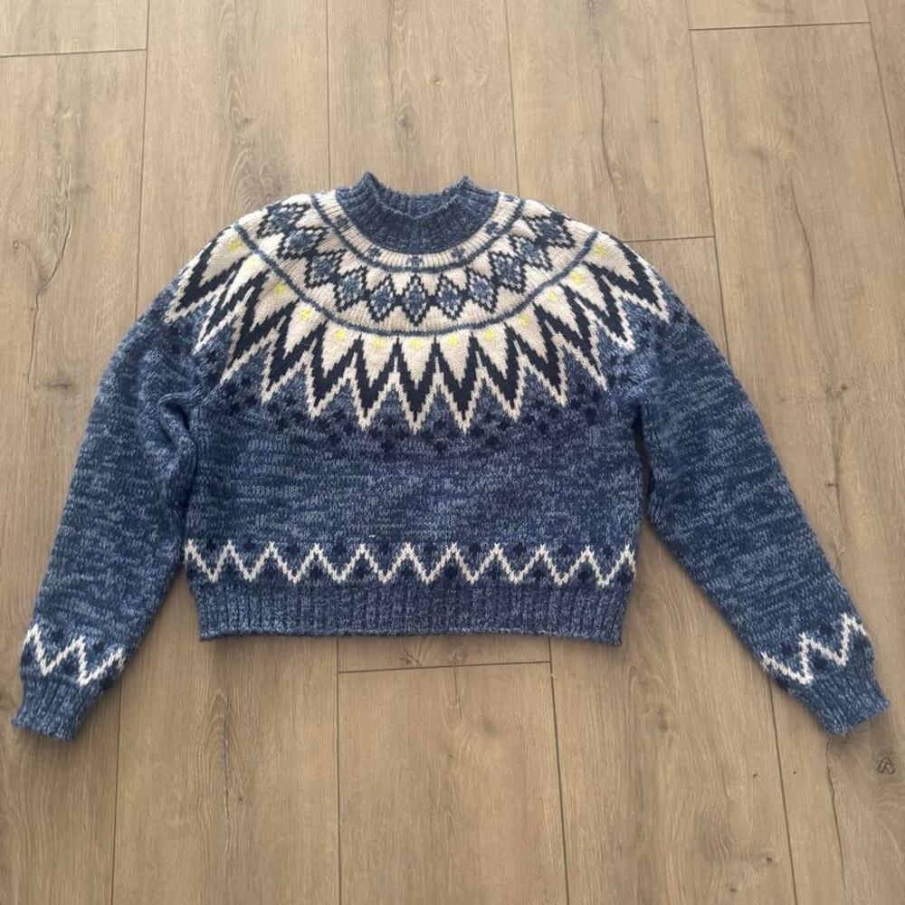 American Eagle Outfitters blue and cream geometric patterned sweater